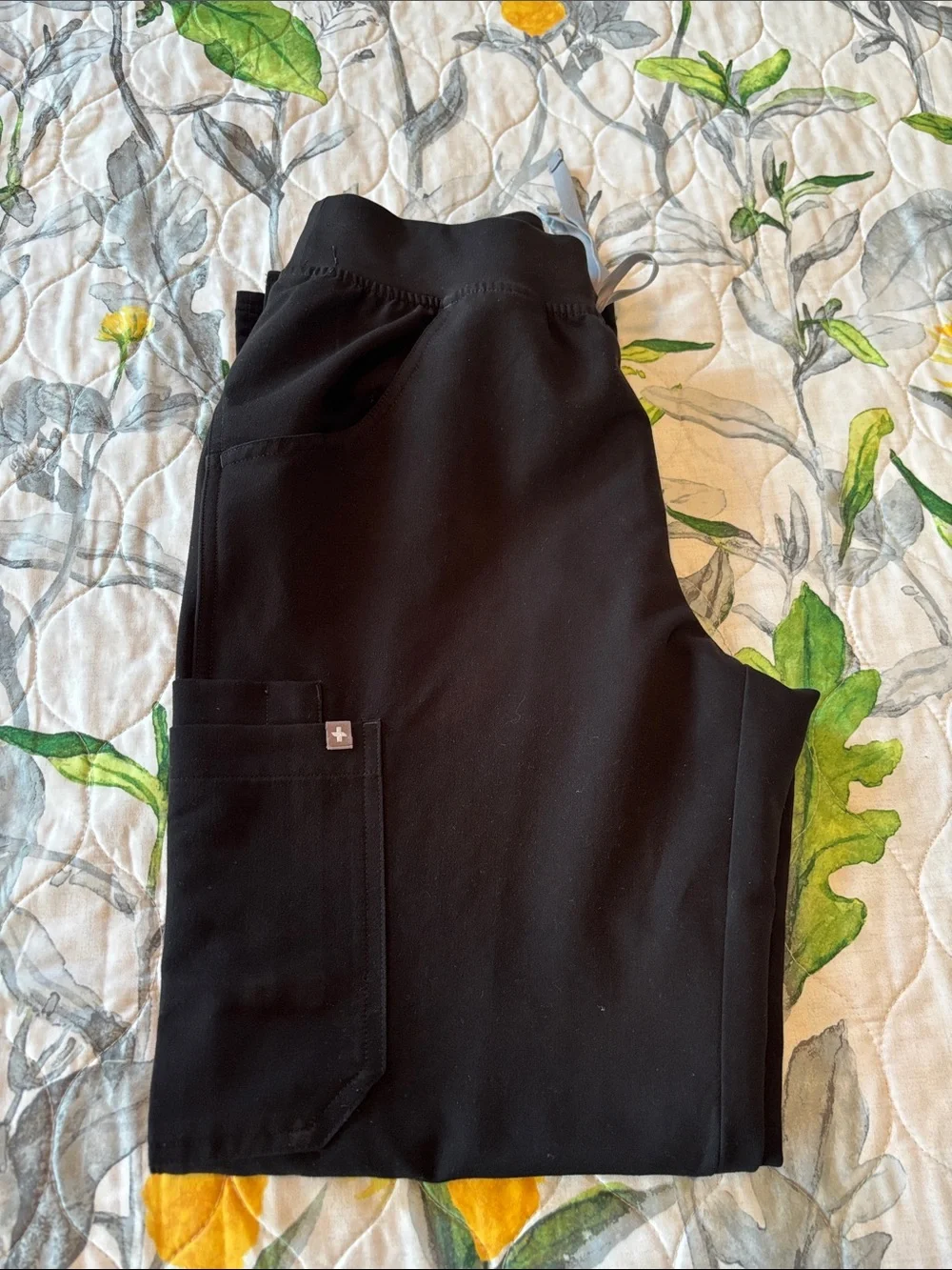 Figs Women’s Black Scrub Set